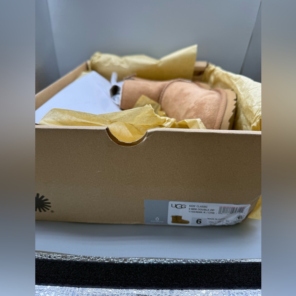 UGG Classic II Kids CHESTNUT Mini Double Zip Suede Winter Boots /Size 6 /NIB - Picture 2 of 9